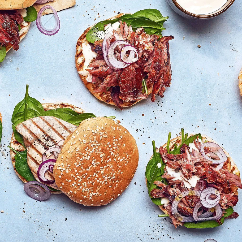 Pulled sparerib burger