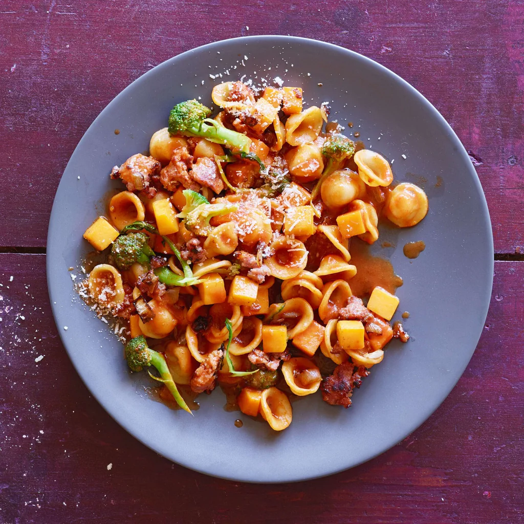 Orecchiette mit Kürbis-Luganighe-Sauce
