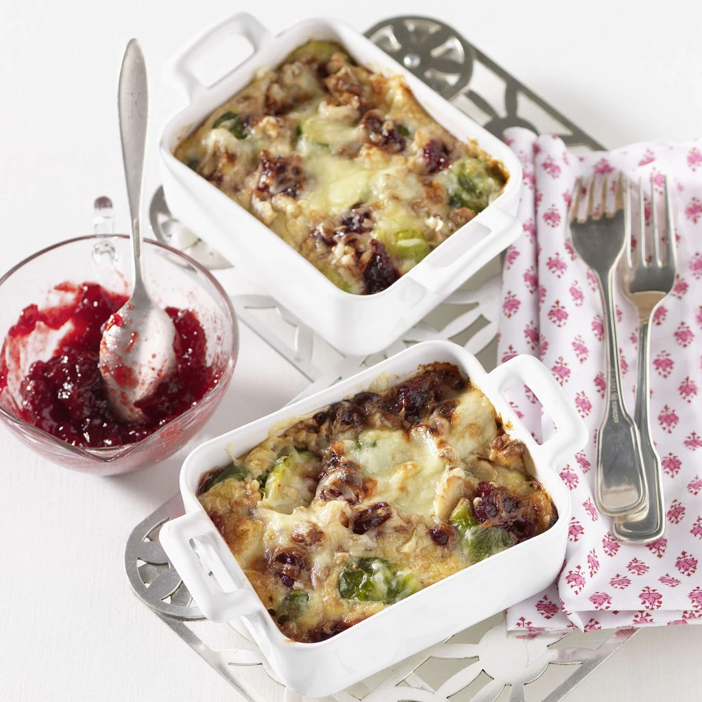 Rosenkohlgratin mit Preiselbeeren und Bergkäse