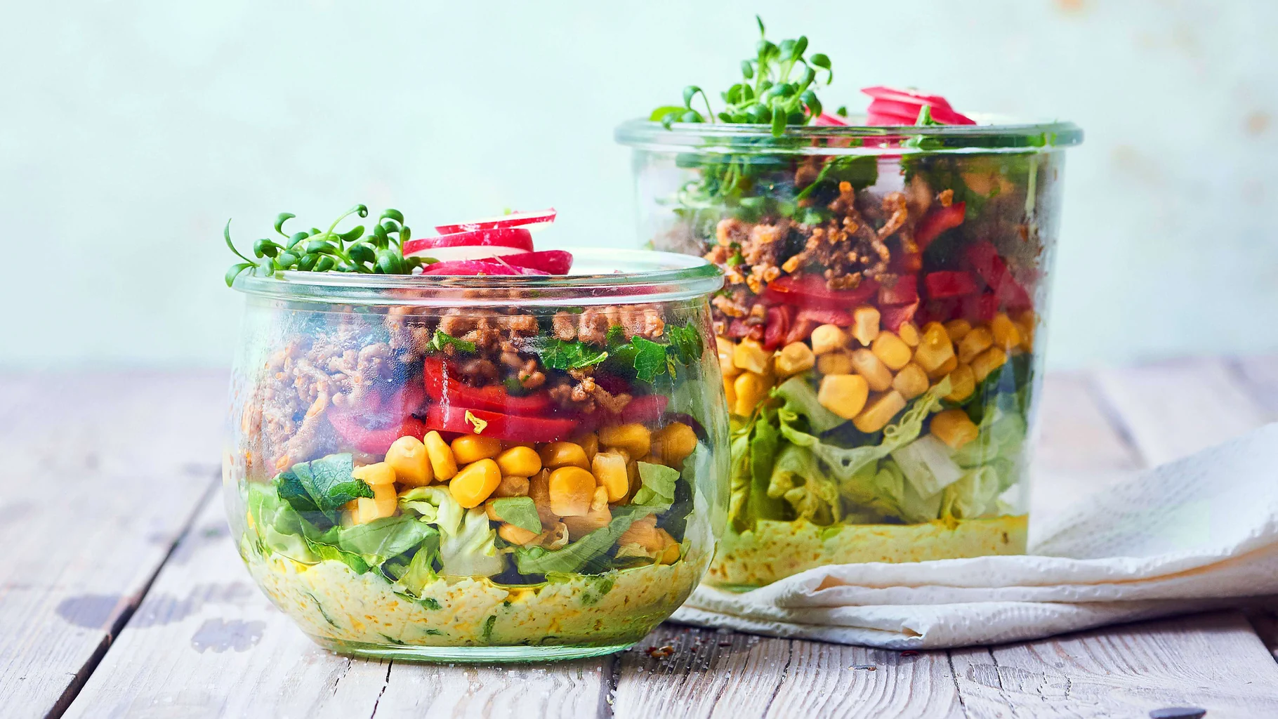 Insalata piccante di carne macinata con mais