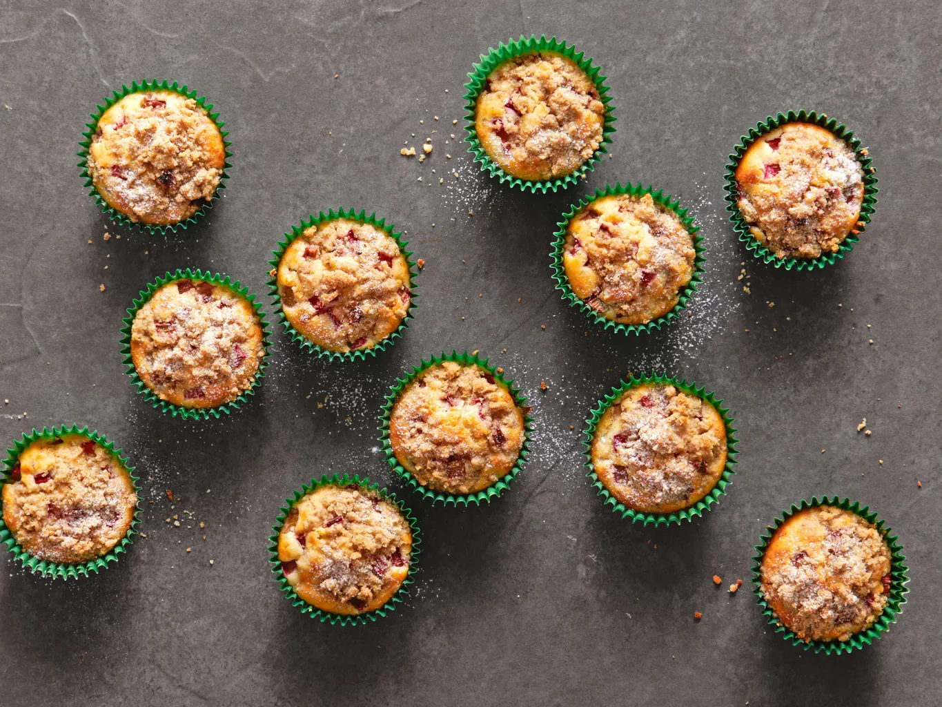 Muffins à la rhubarbe avec streusel