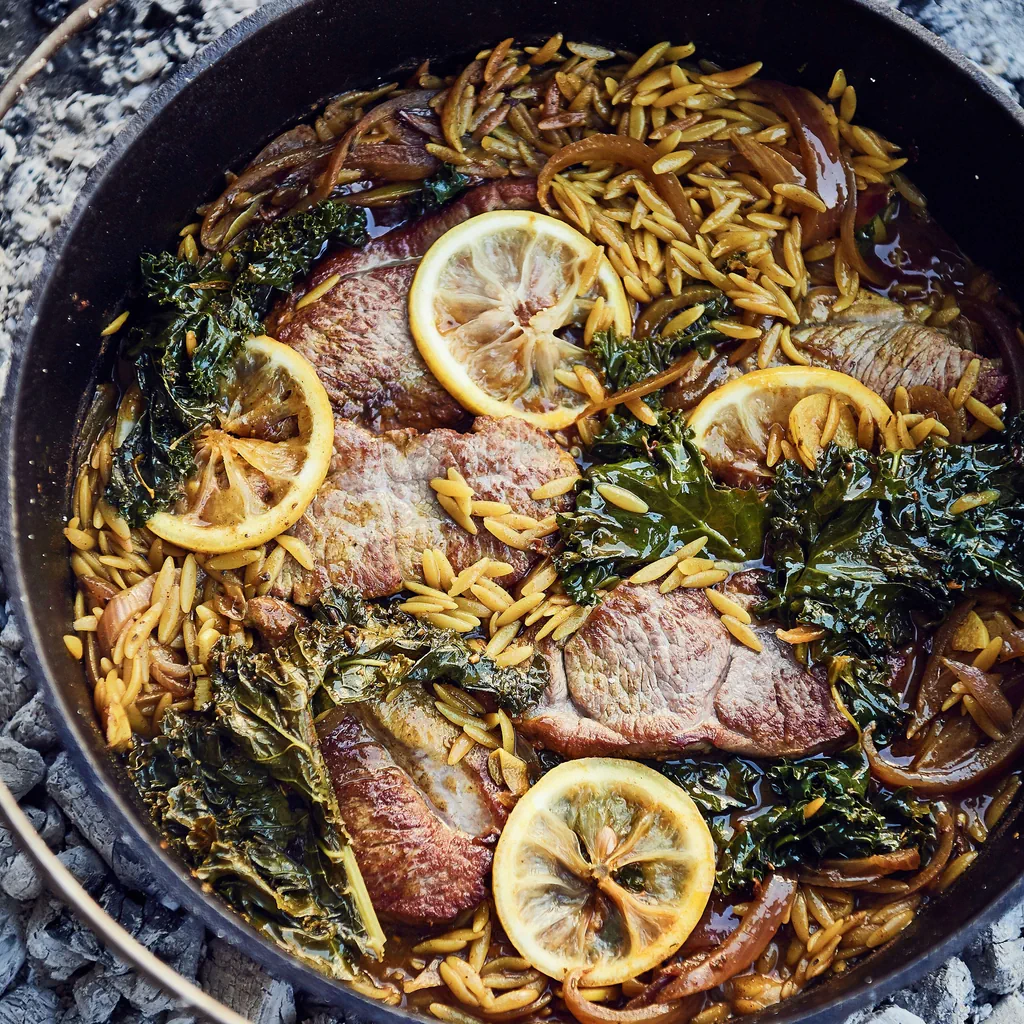 Agnello con pasta e cavolo riccio