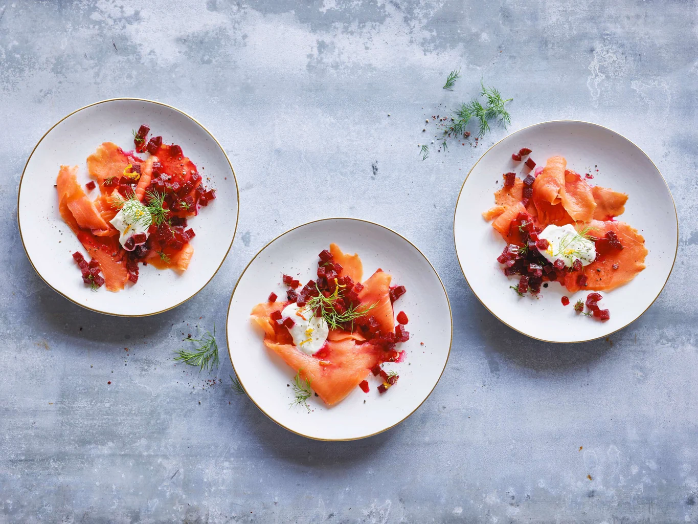 Rauchlachs mit Randen und Orangenschaum 