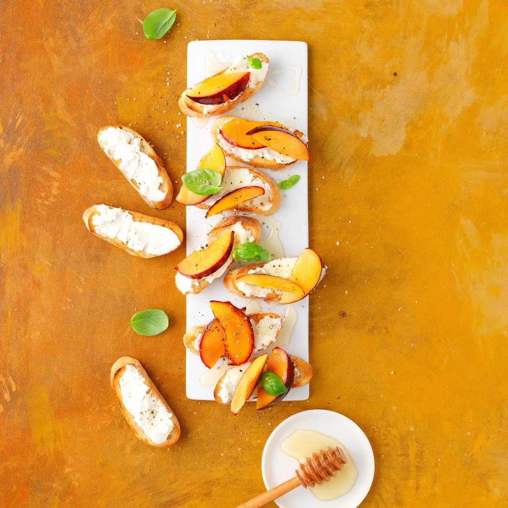 Chèvre-Crostini mit Pflaumen und Honig