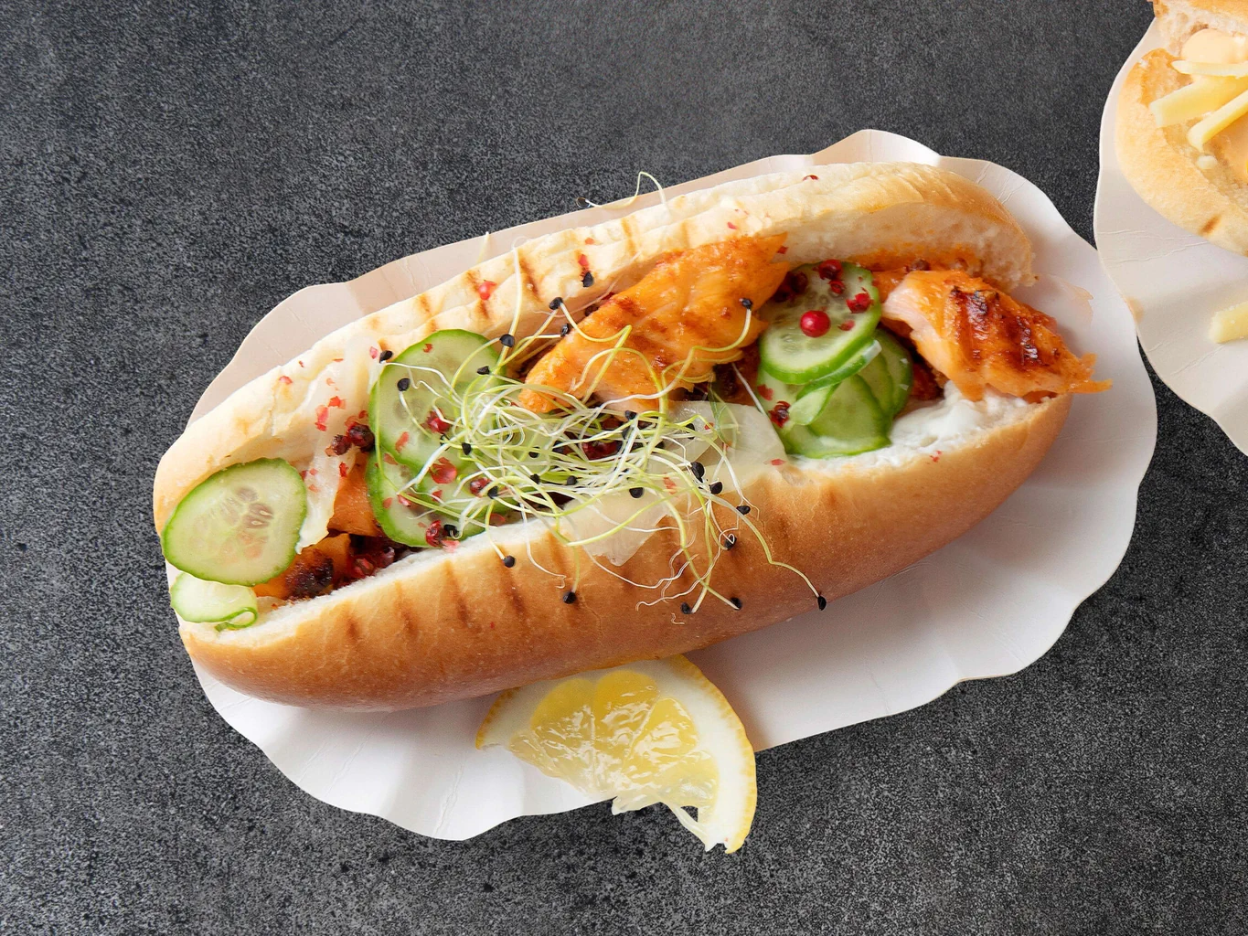 Lachs-Grill-Hotdog