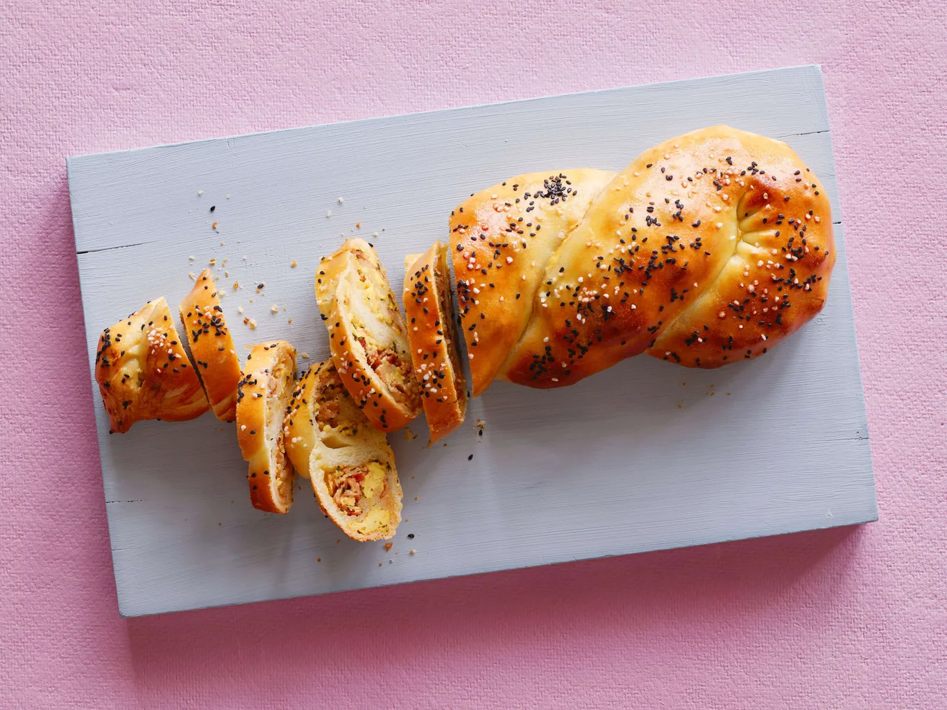 Spirale con uova strapazzate, pancetta e formaggio