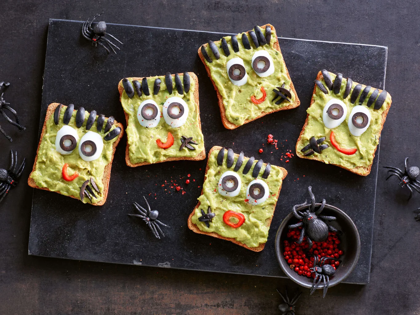 Toast all'avocado con mostro
