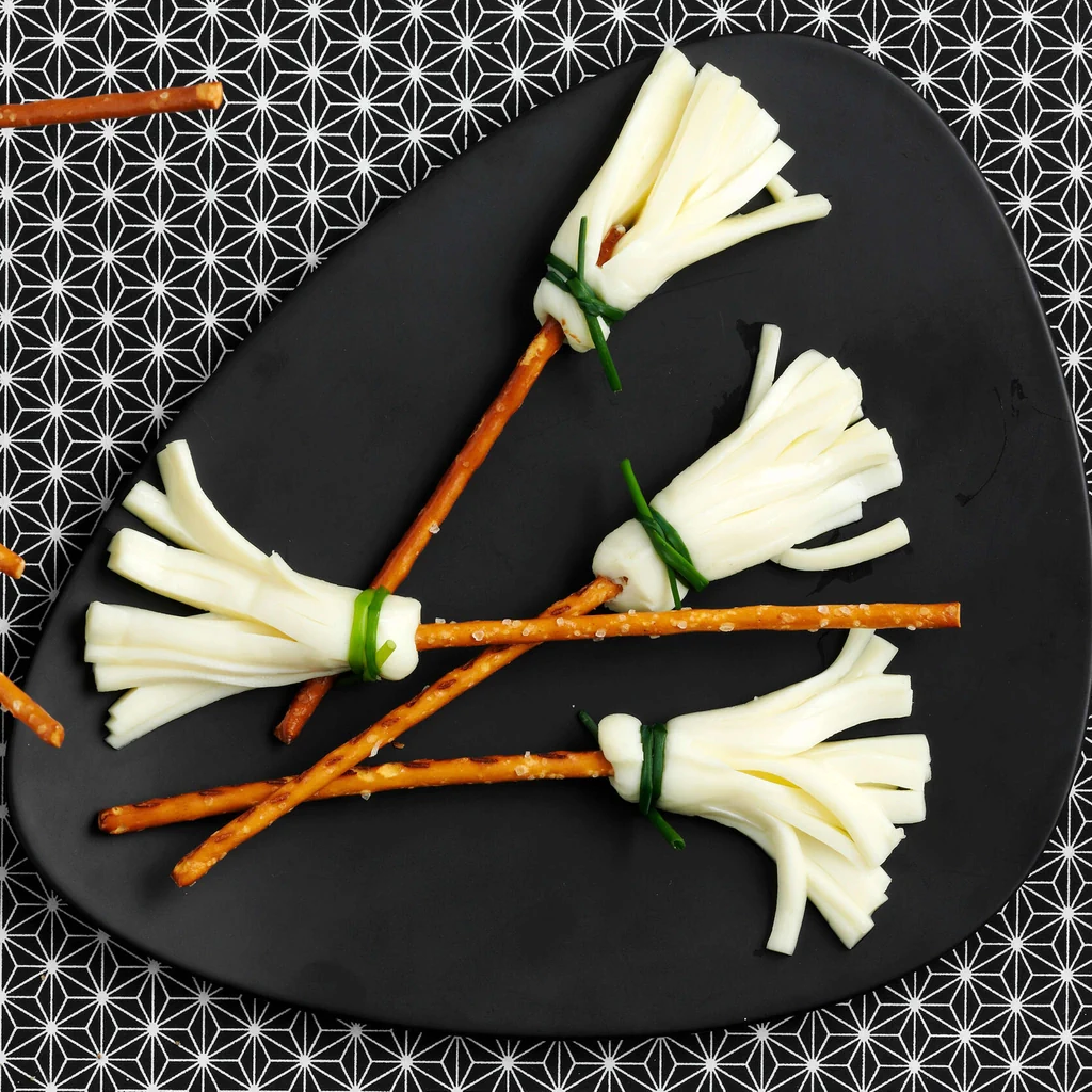 Balais de sorcière au fromage et sticks