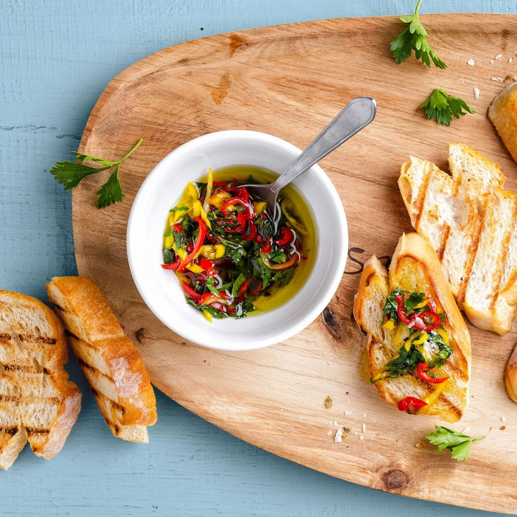 Peperoncini-Kräuter-Salsa mit Honig