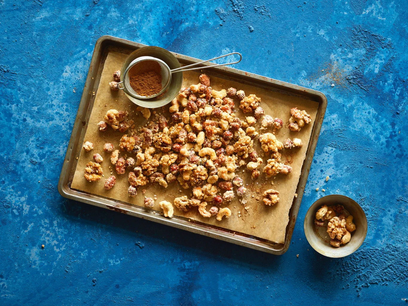 Caramelisierte Nussmischung mit Sesam