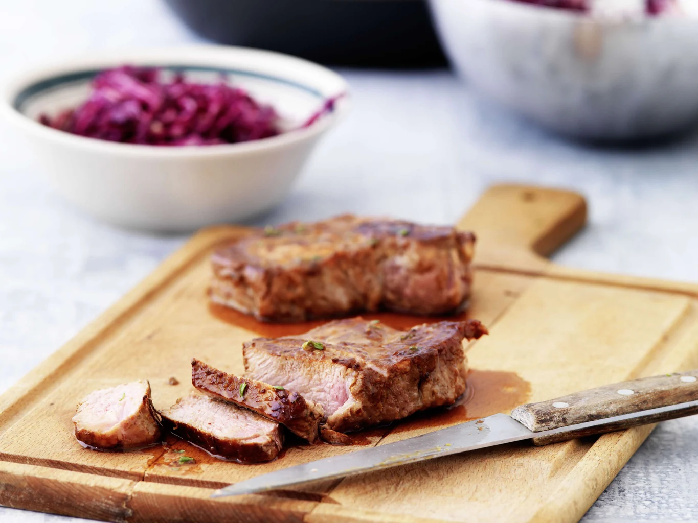 Tagliata di maiale glassata al succo di mele