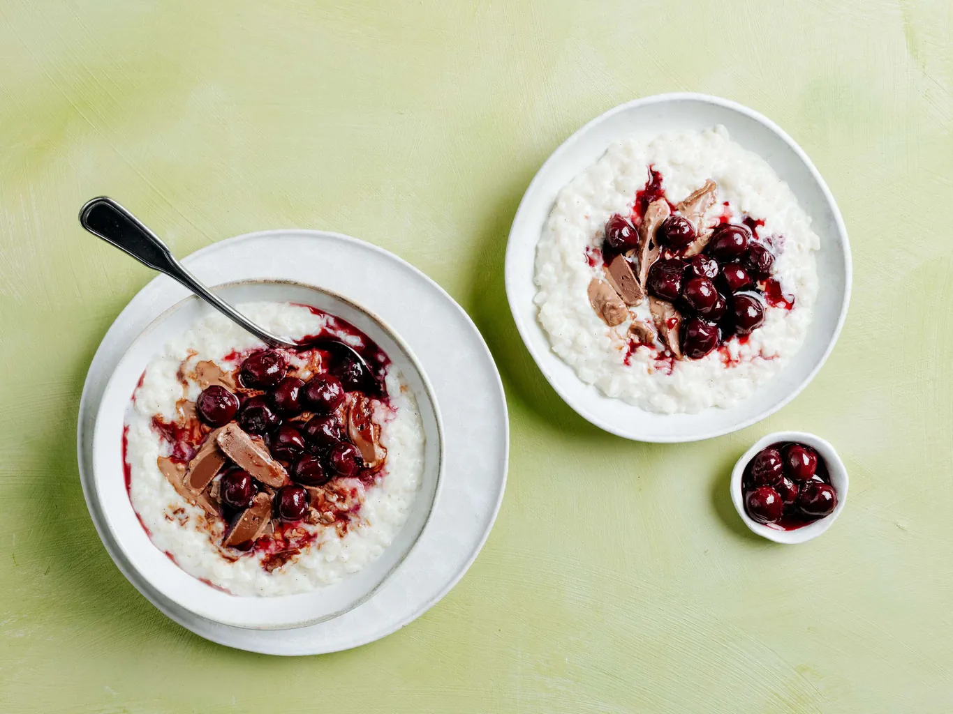 Schoggistängeli-Milchreis mit Kirschen