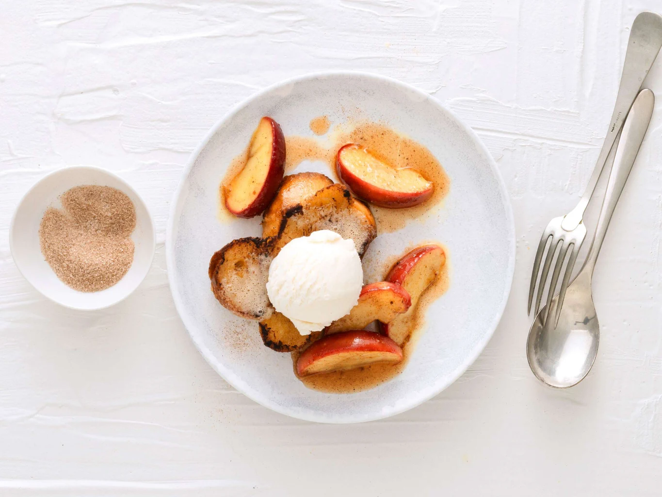 Veganer French-Toast mit Vanilleglace