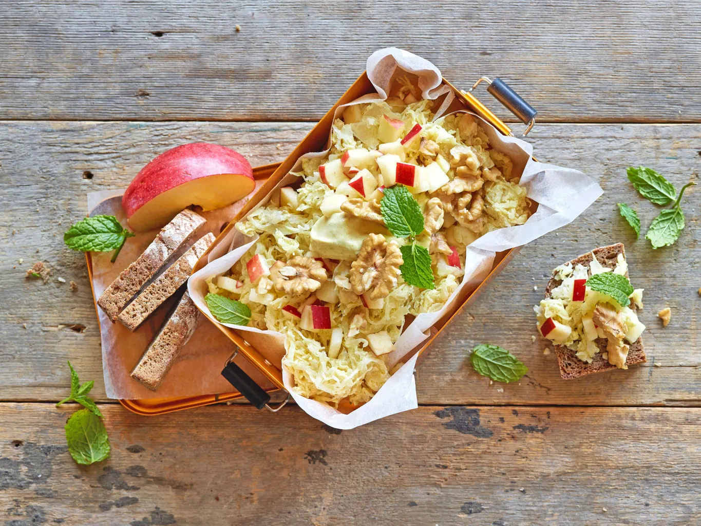 Salade de choucroute au curry et aux noix