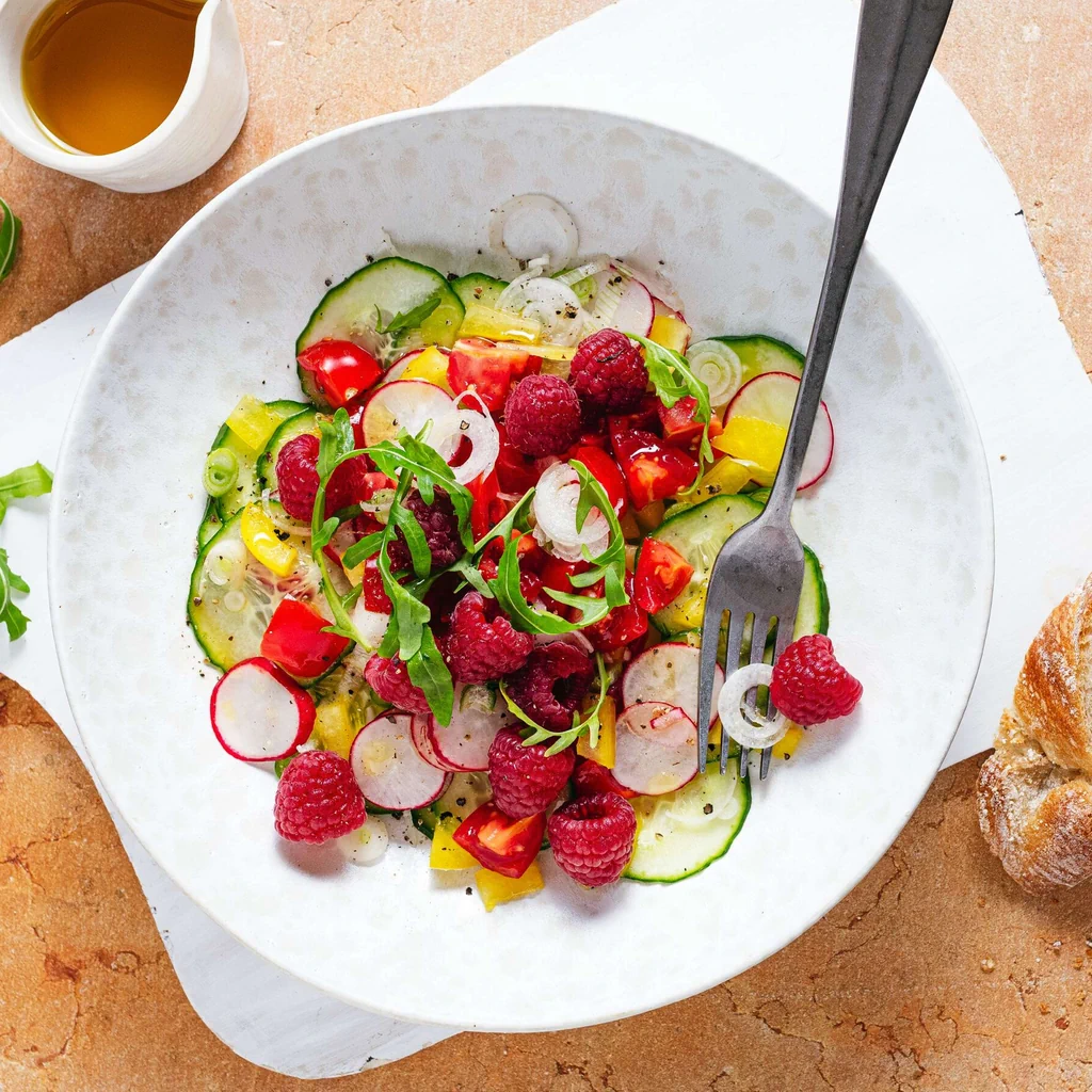 Gurkensalat mit Himbeeren 