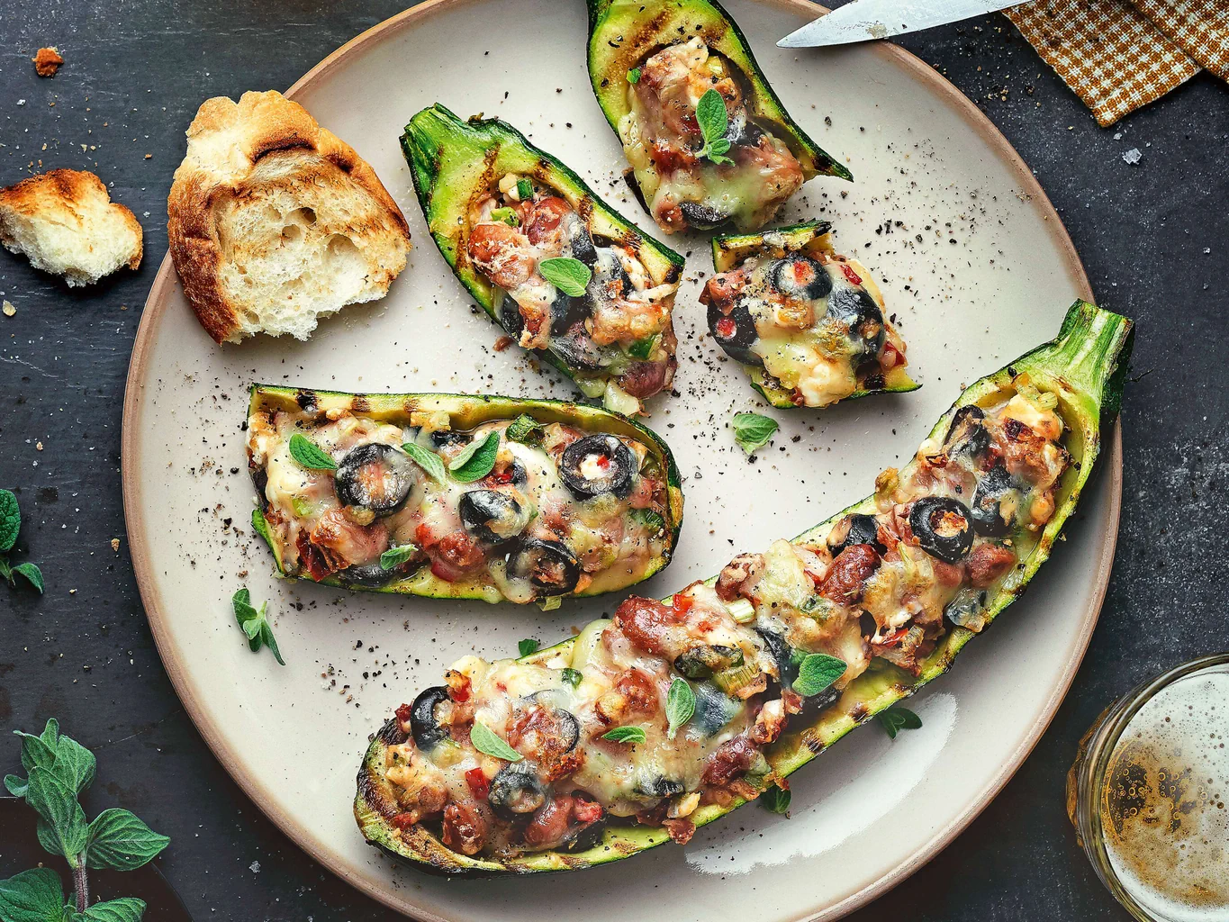 Courgette farcie aux haricots et à la feta