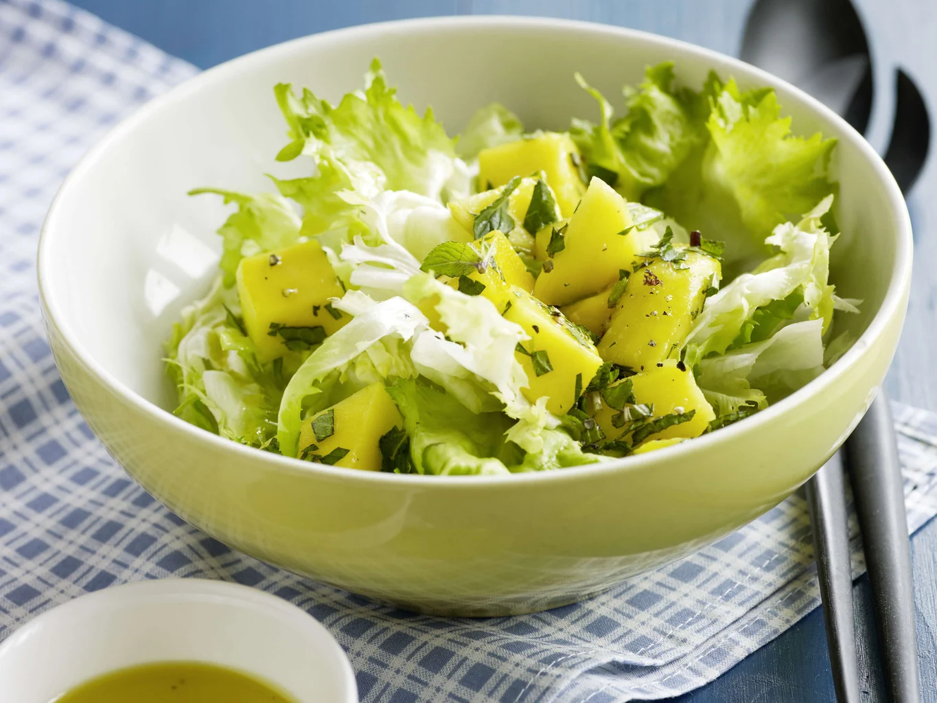 Insalata verde con mango e menta