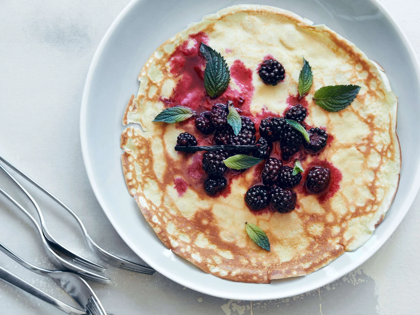 Crêpe avec compote de mûres