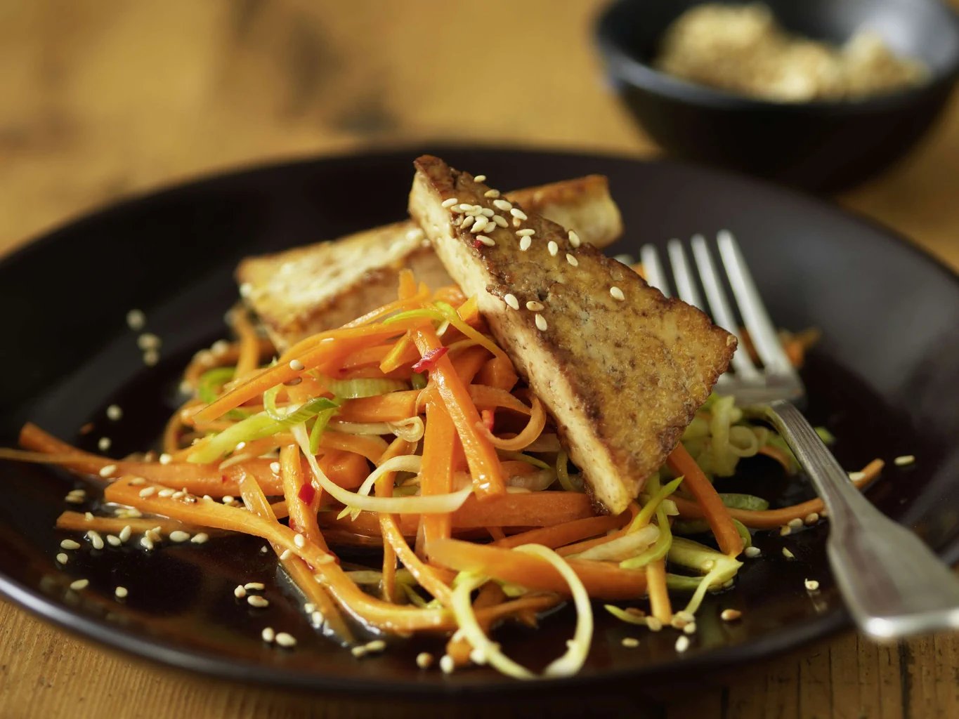 Tofu sur salade de crudités