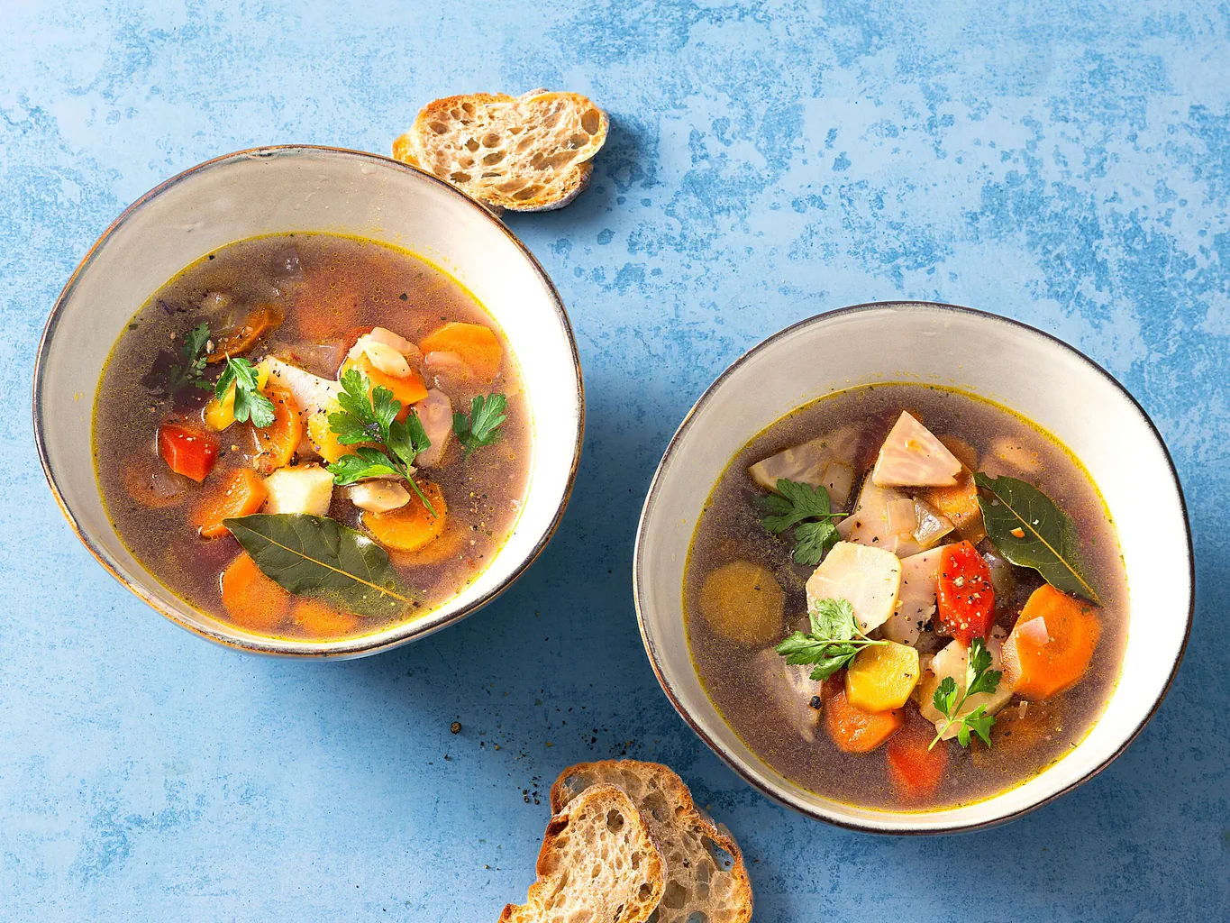 Soupe de légumes racines au laurier
