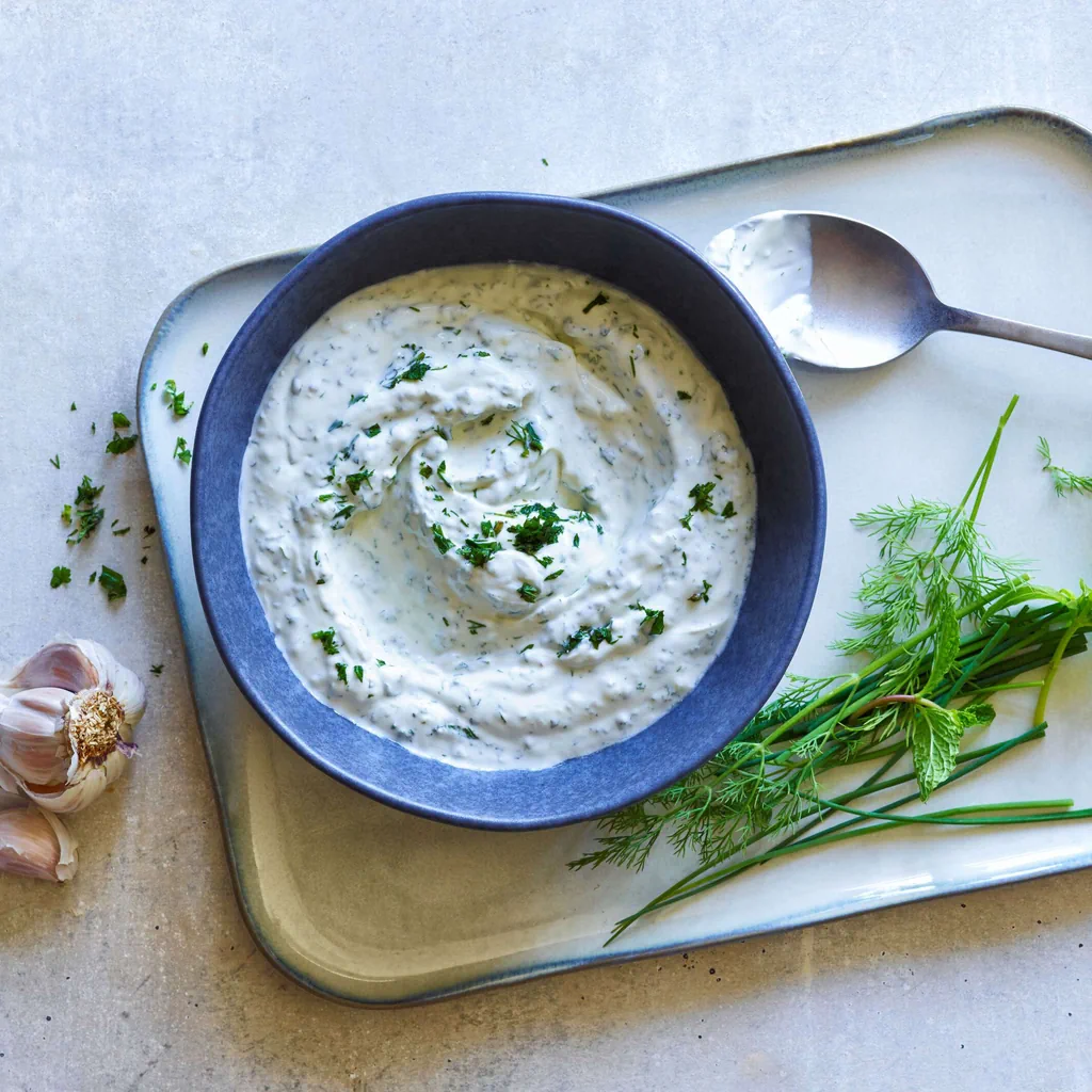 Sauce au yogourt et aux fines herbes