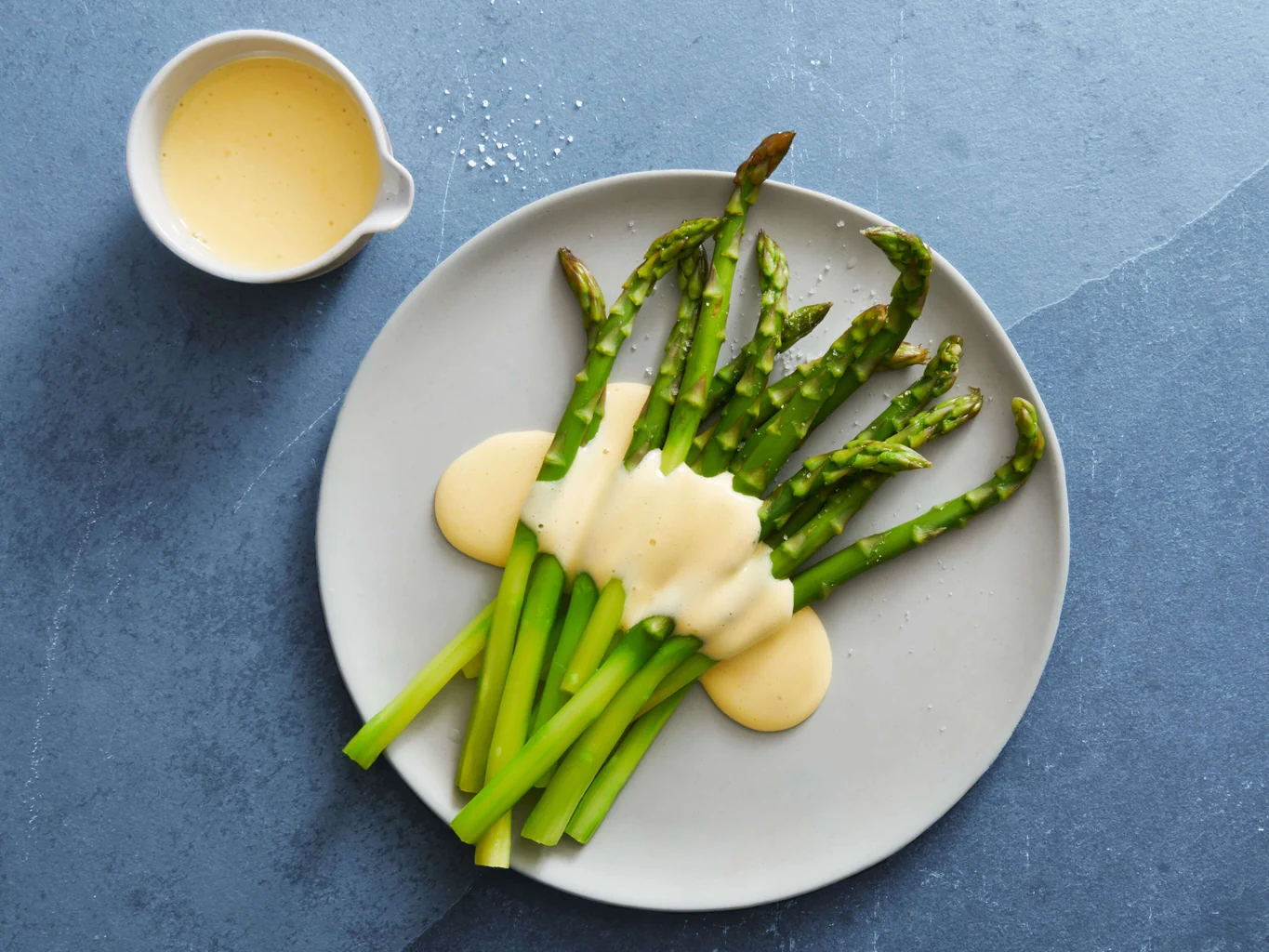Asperges à la sauce hollandaise