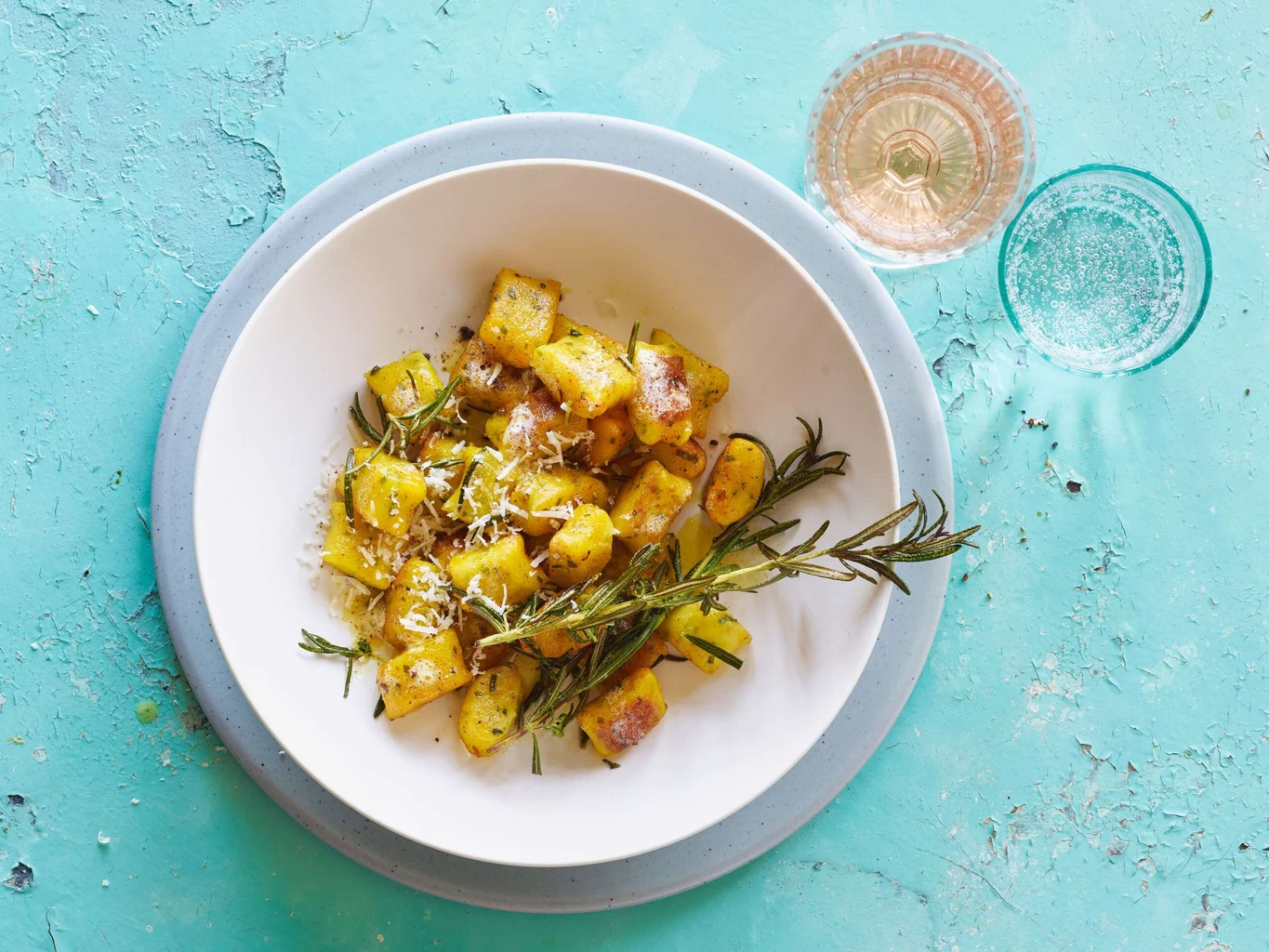 Schnittlauch-Gnocchi in Safranbutter mit Rosmarin