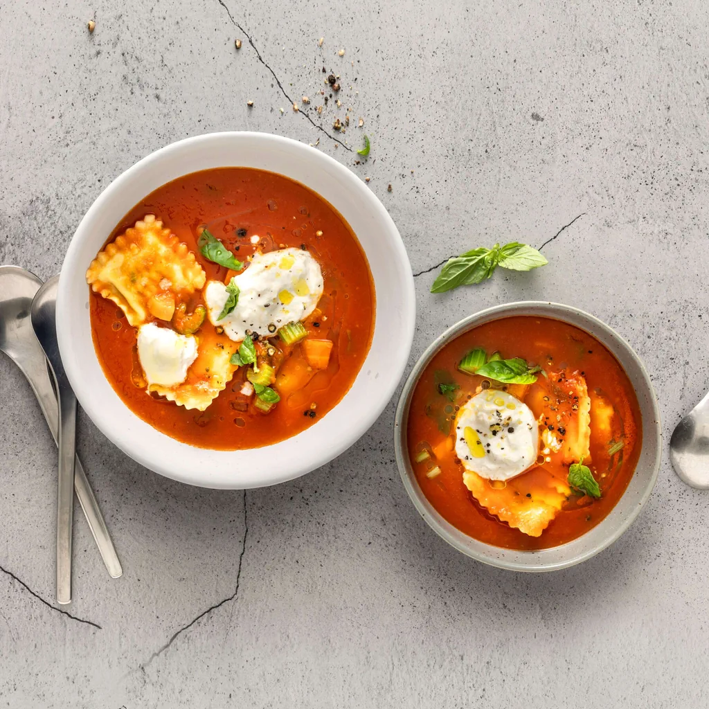 Tomatensuppe mit Ravioli