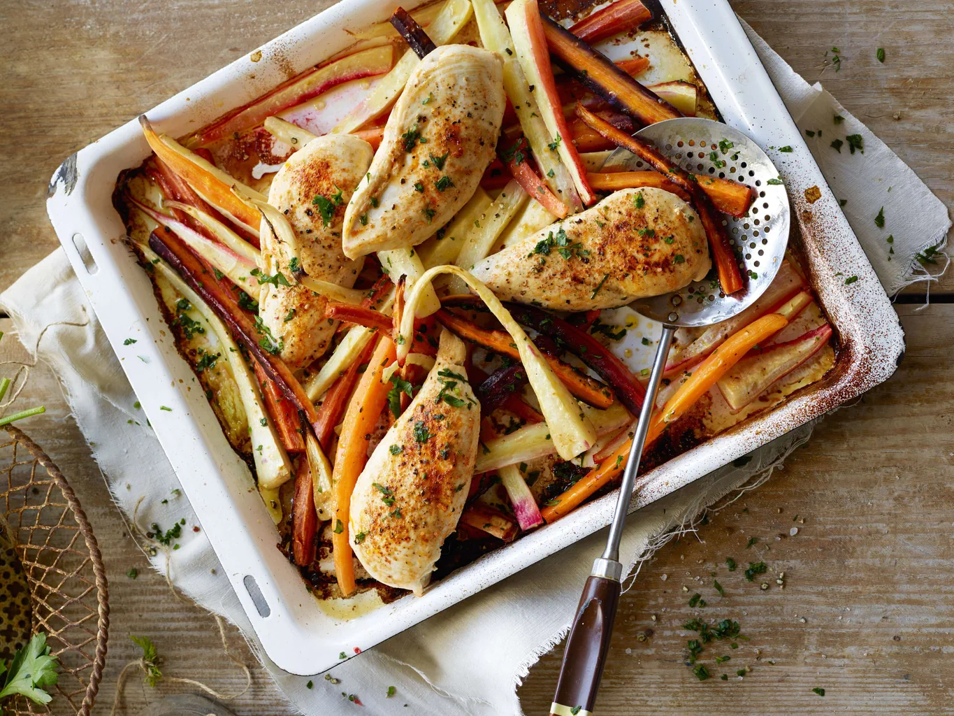 Gebackenes Wurzelgemüse mit Pouletbrüstchen