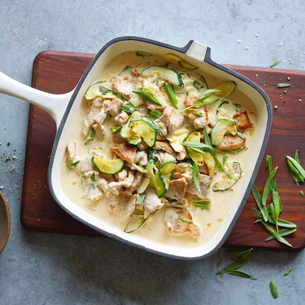 Émincé de veau à l’estragon avec sauce aux courgettes