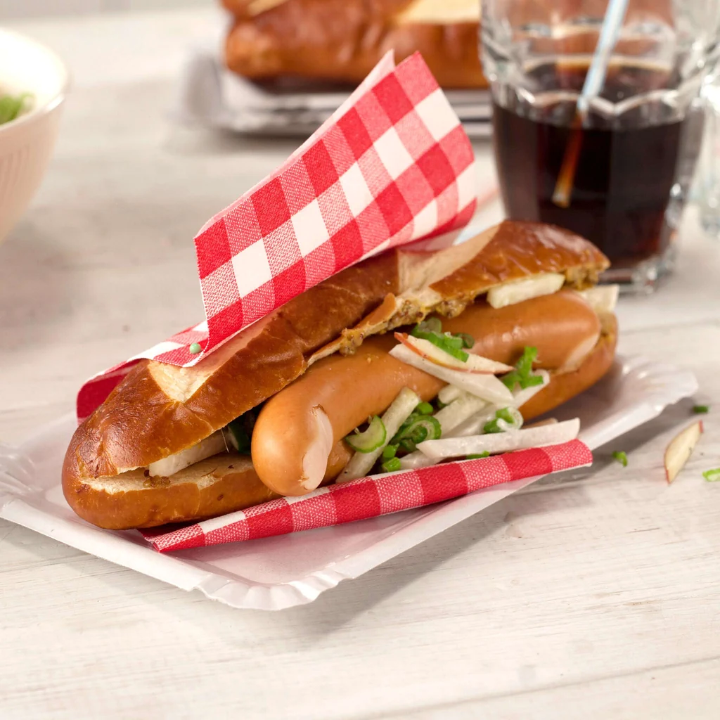 Hot-dogs avec coleslaw au radis long