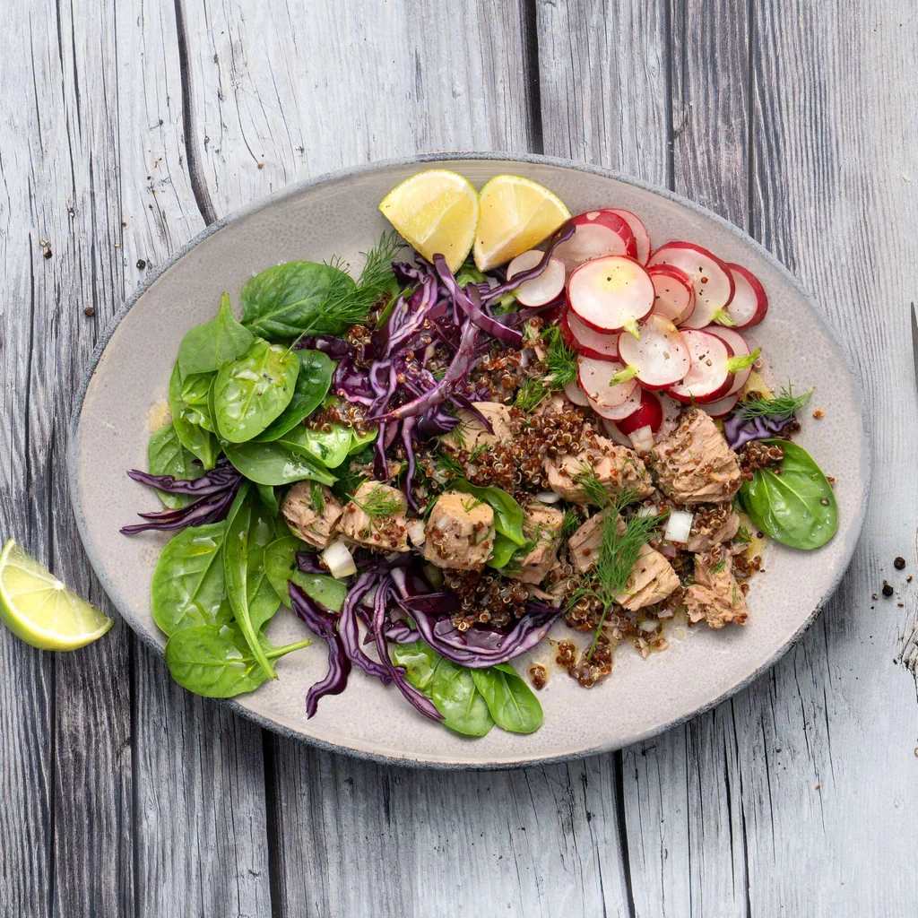 Salade de quinoa au thon et aux radis roses