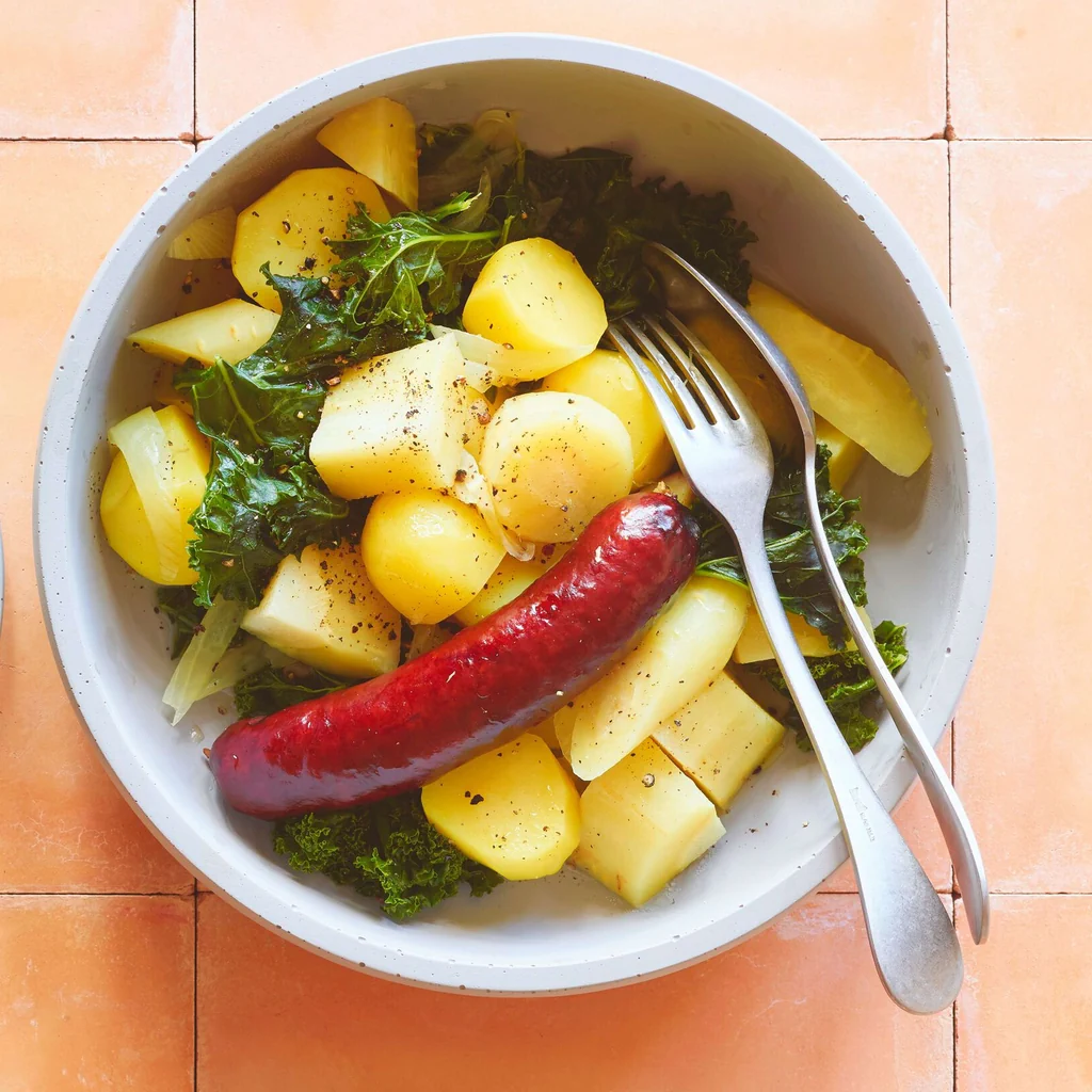 Potée de panais et de pommes de terre aux saucisses