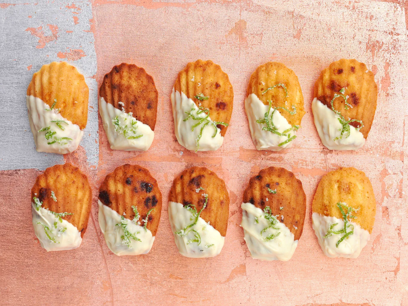Limetten-Madeleines mit weisser Schokolade