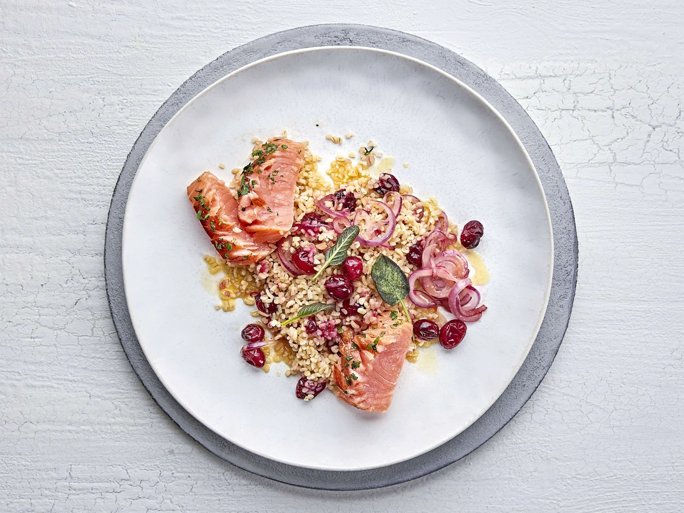 Bulgur con cipolle rosse e salmone affumicato 