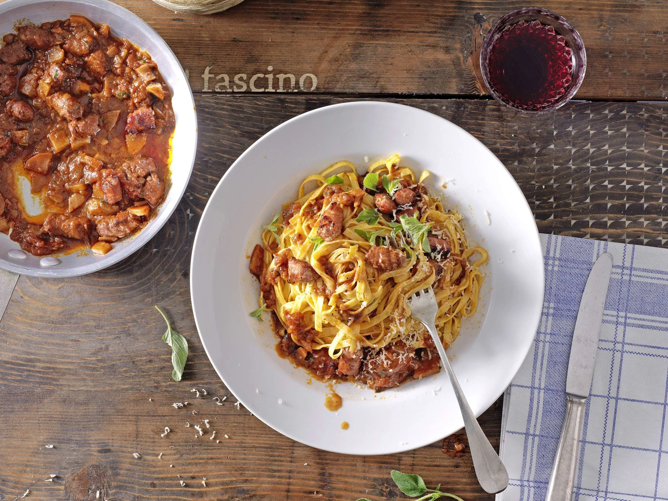 Tagliatelle con ragù di salsiccia