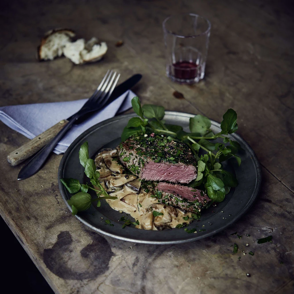 Filetto di manzo su salsa ai funghi porcini