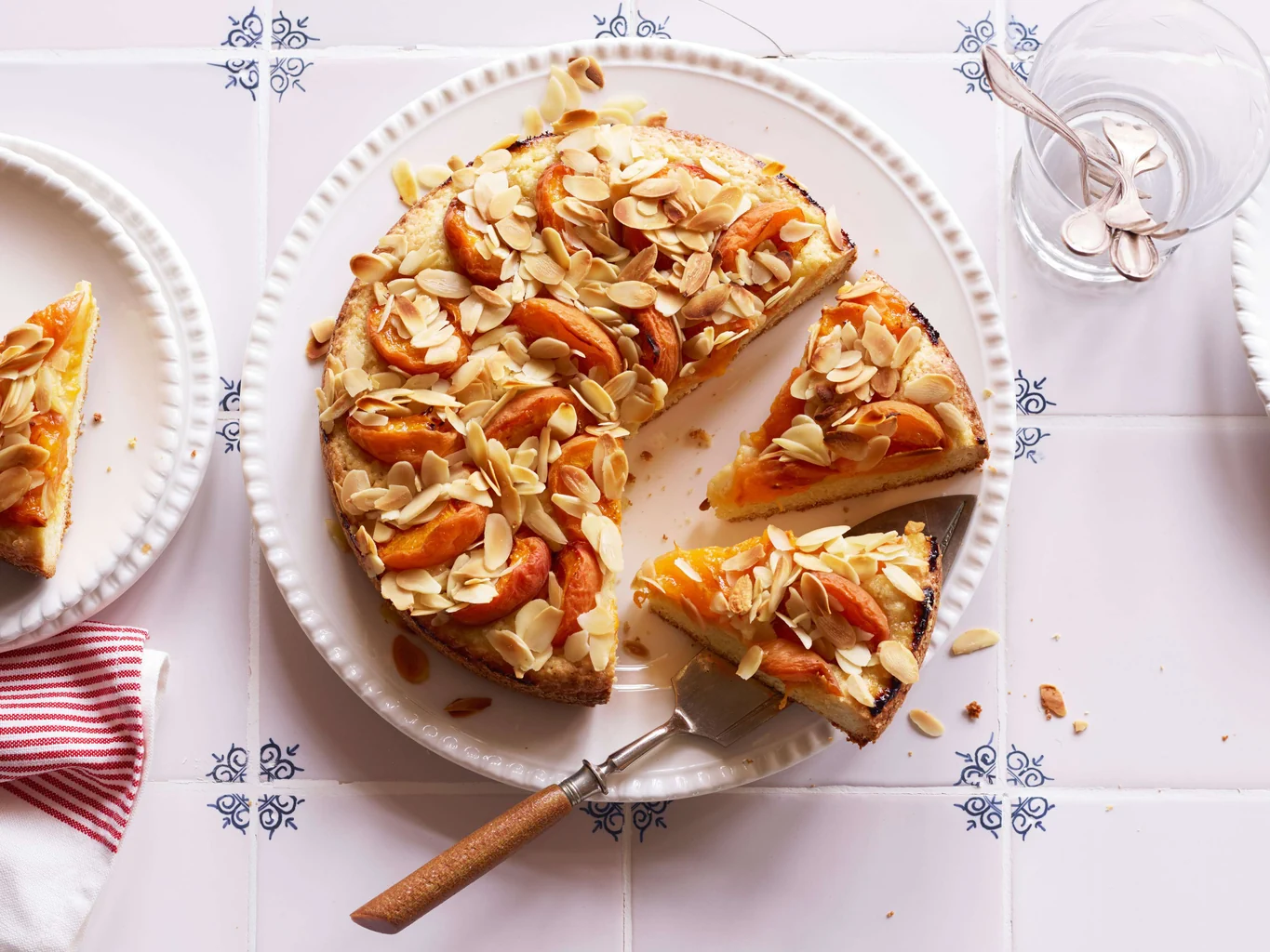 Crostata à l'huile d'olive avec abricots et amandes