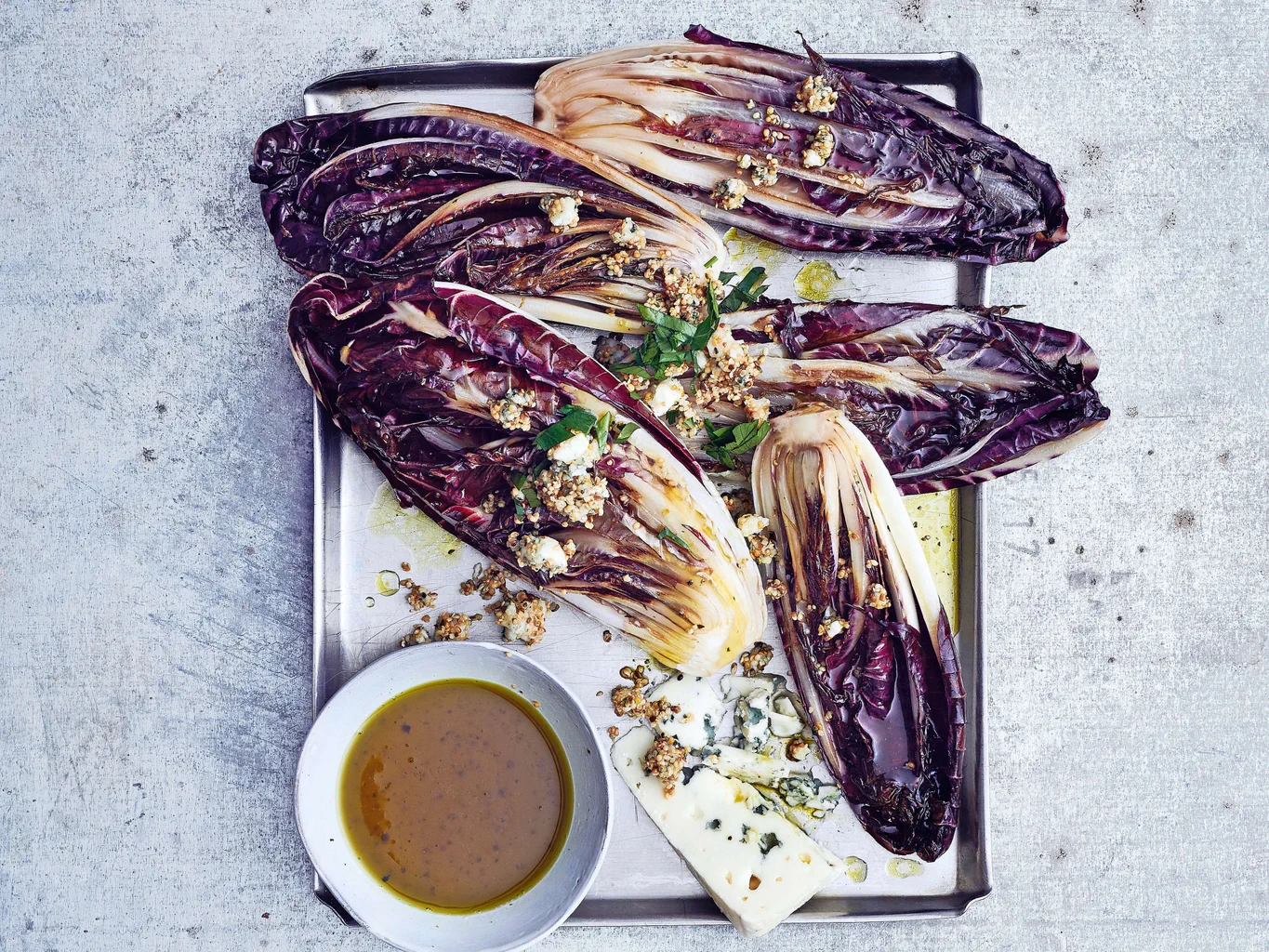 Trevisano mit Roquefortbrösel