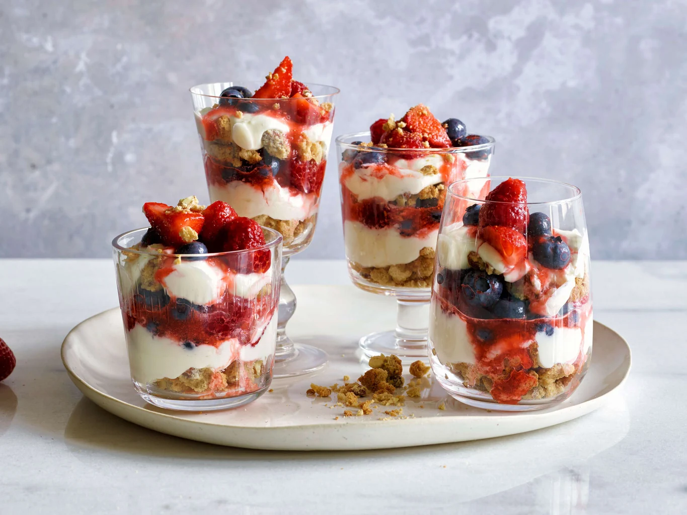 Tiramisù aux baies et aux cantuccini