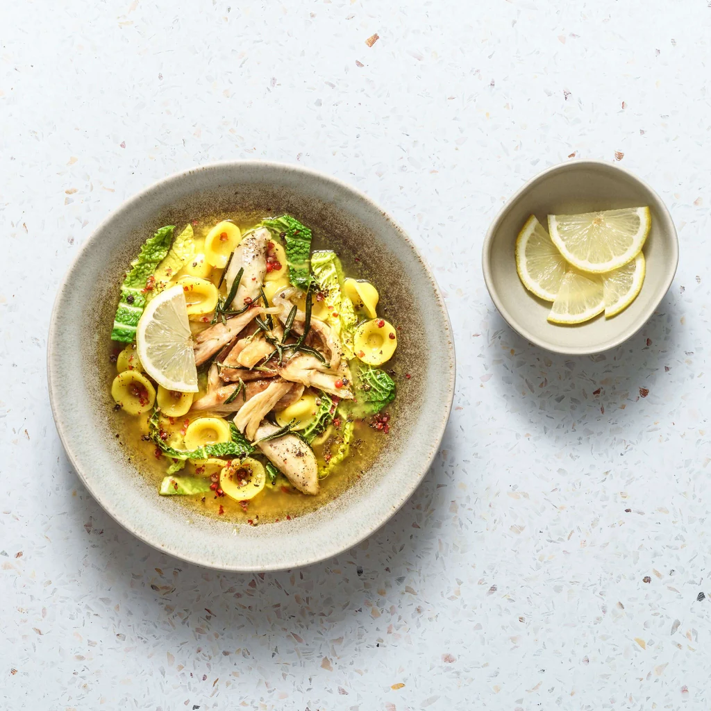 Hühnersuppe mit Zitrone und Orecchiette