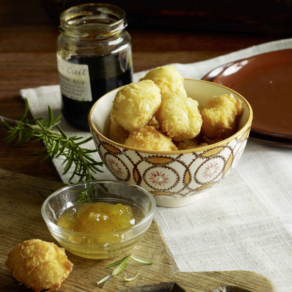 Bignè al formaggio di pecora