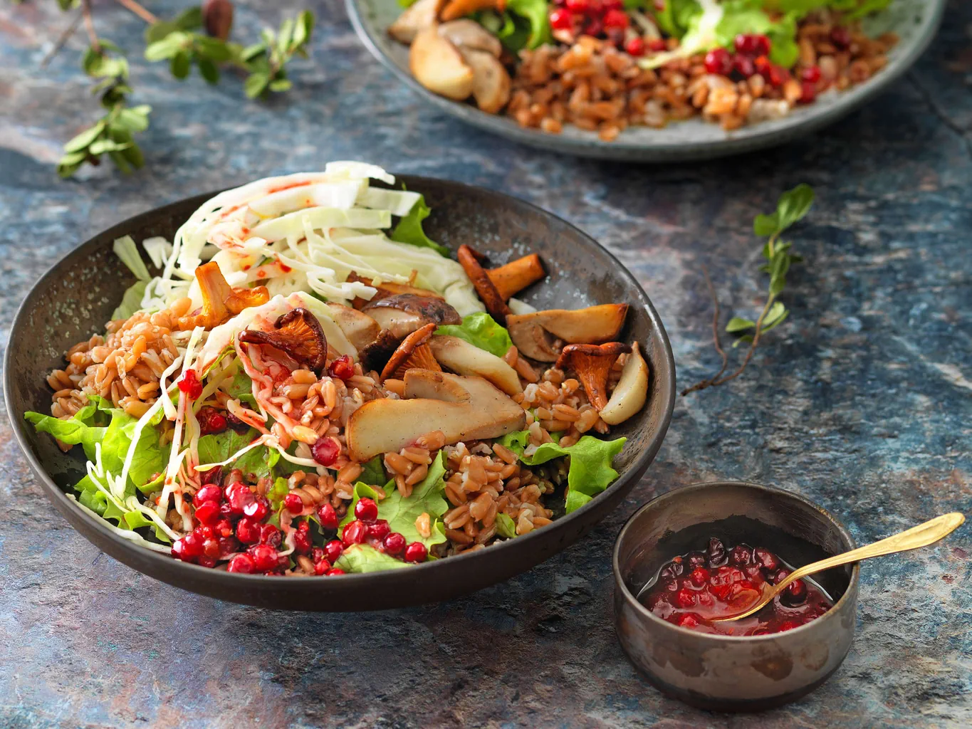 Salad bowl con spelta e mirtilli rossi