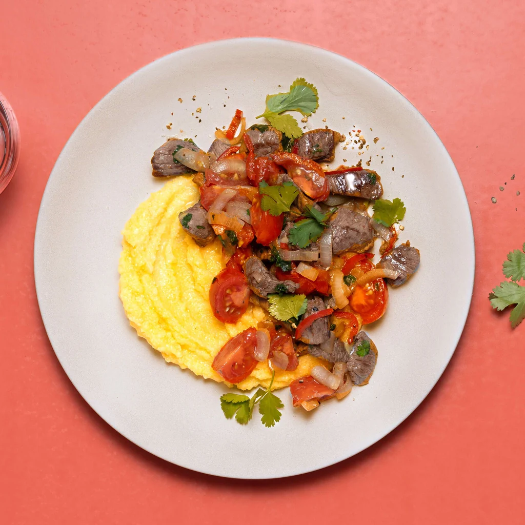 Sminuzzato di manzo con pomodori e coriandolo