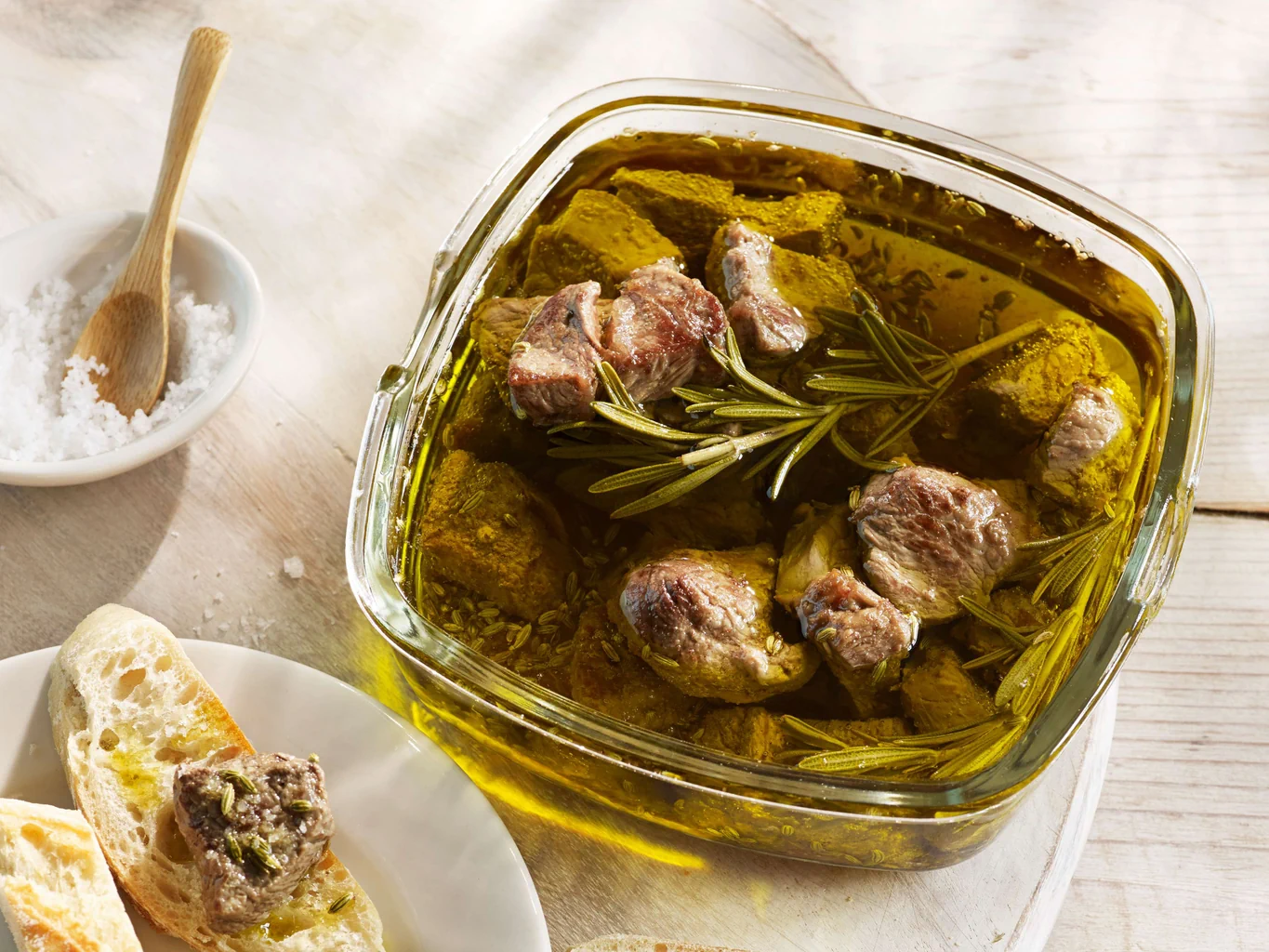 Dés d’agneau confits à l’huile d’olive parfumée