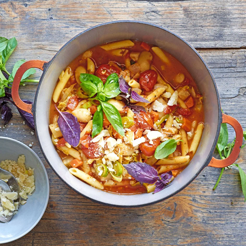 One pot pasta con verdure e fagioli 