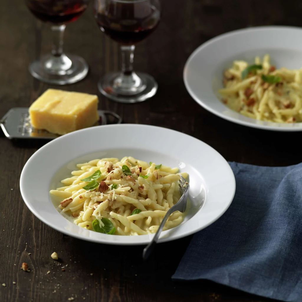 Trofie con salsa alla limetta e alle mandorle