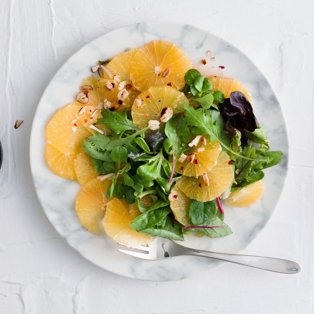 Pikanter Orangensalat mit Nüssen