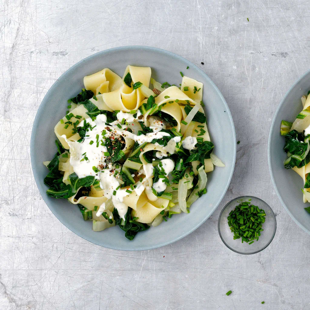 Pasta alle coste con salsa alle erbe