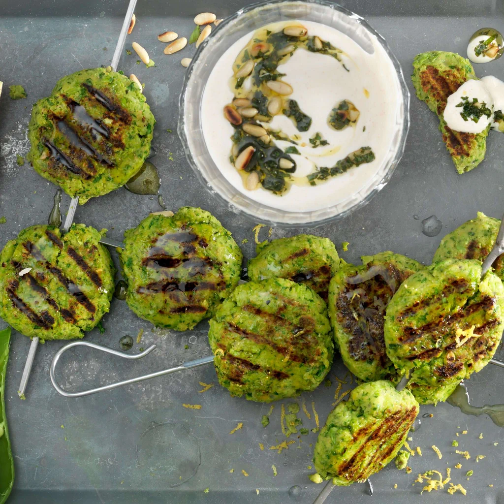 Falafels aux petits pois avec yogourt à la menthe